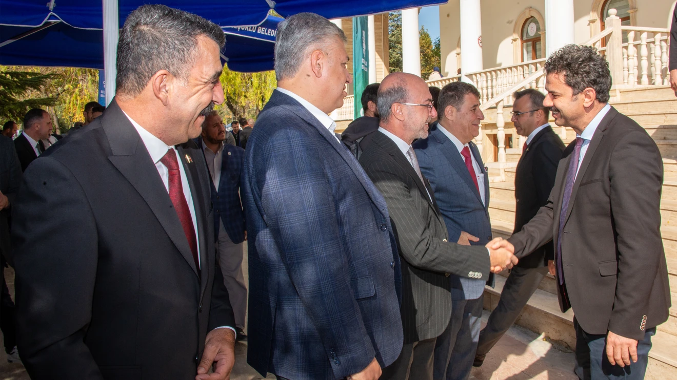 Başkan Pekyatırmacı ve Rektör Yılmaz, cuma namazı sonrası öğrenciler ve personelle buluştu